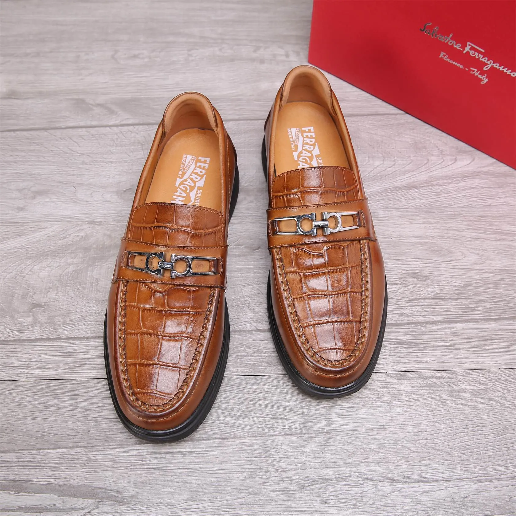 Men's shoes 💰460 🕷🕷🐂【Ferragamo】Ferragamo Popular fashionable casual shoes🇨🇳Official website counter 1:1 production, original mold opening💯Good quality visible, imported high-end first-layer waxed calfskin, water-dyed🐂leather lining🌿very clear texture, high-quality waterproof, non-slip and wear-resistant outsole🎋high quality and low price, truly handmade🍓Black optional! Code number 38-44 (45-46 customized)......